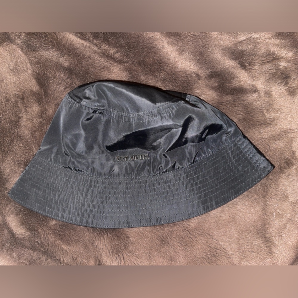 Steve Madden black bucket hat